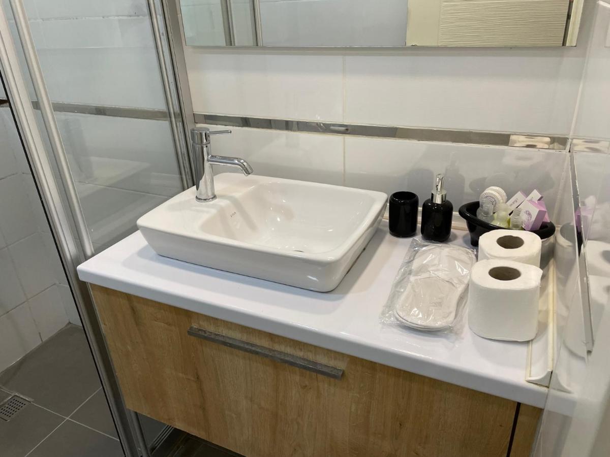 Appartamento Girne Merkez Cozy 2+1 Daire Wifi +Netflix Esterno foto